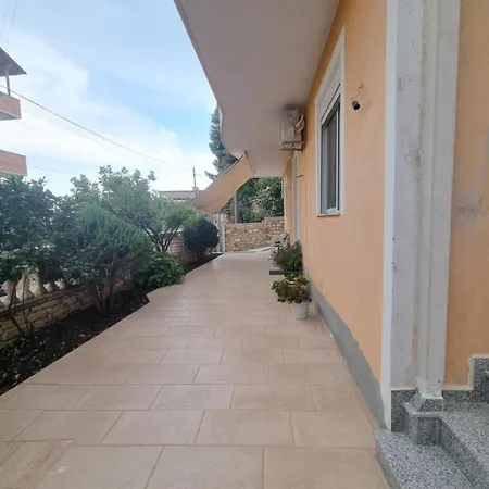 Ares Apartment Sarande